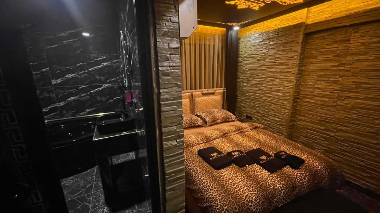 Black House Apart Apart Otel *