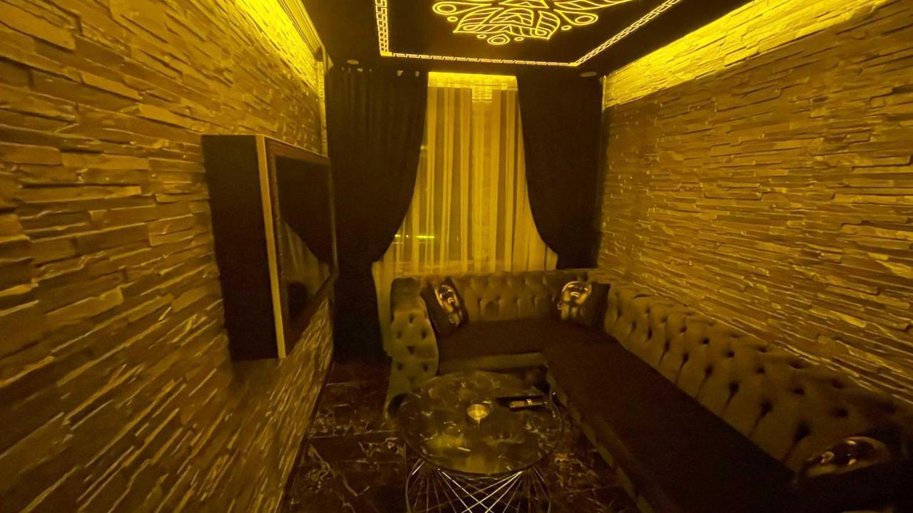 Black House Apart *