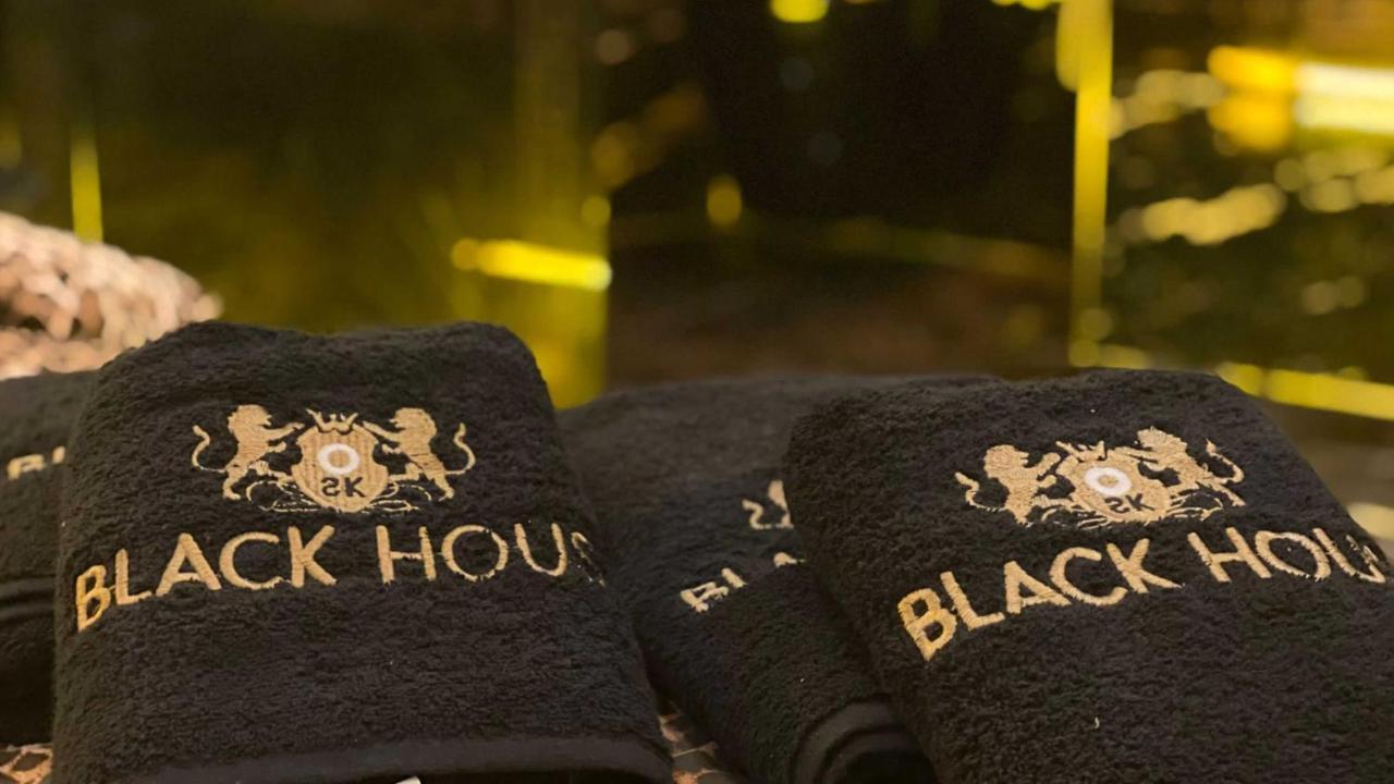 Black House Apart *
